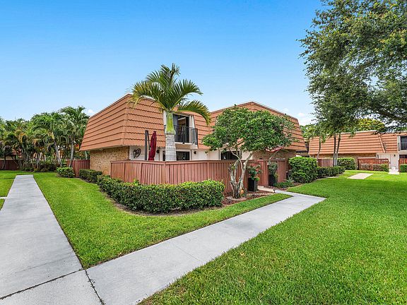 4th image of 2818 Waterford Drive N