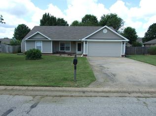 2711 SE 5th St, Bentonville, AR 72712