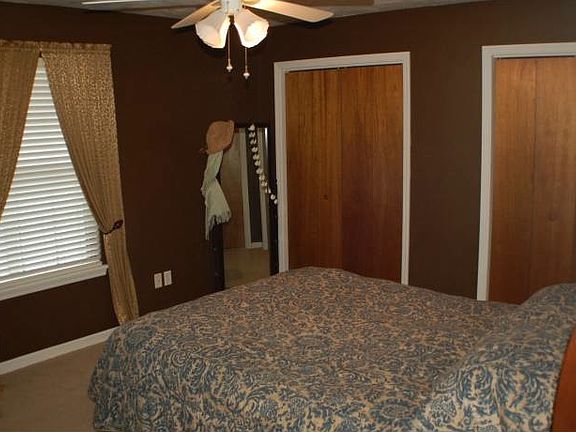 4th image of 4183 Red Oak Dr