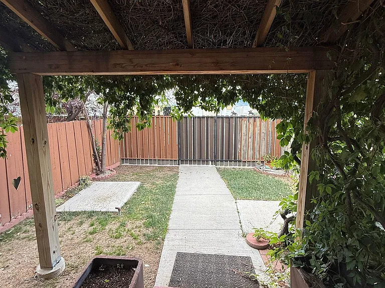 2904 Sheridan Ave — Photo 6