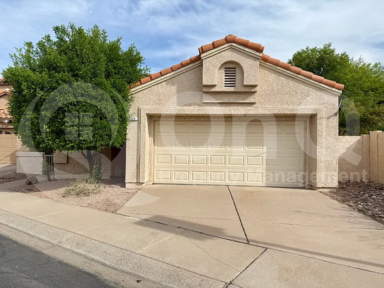 315 W Marconi Ave — Photo 1