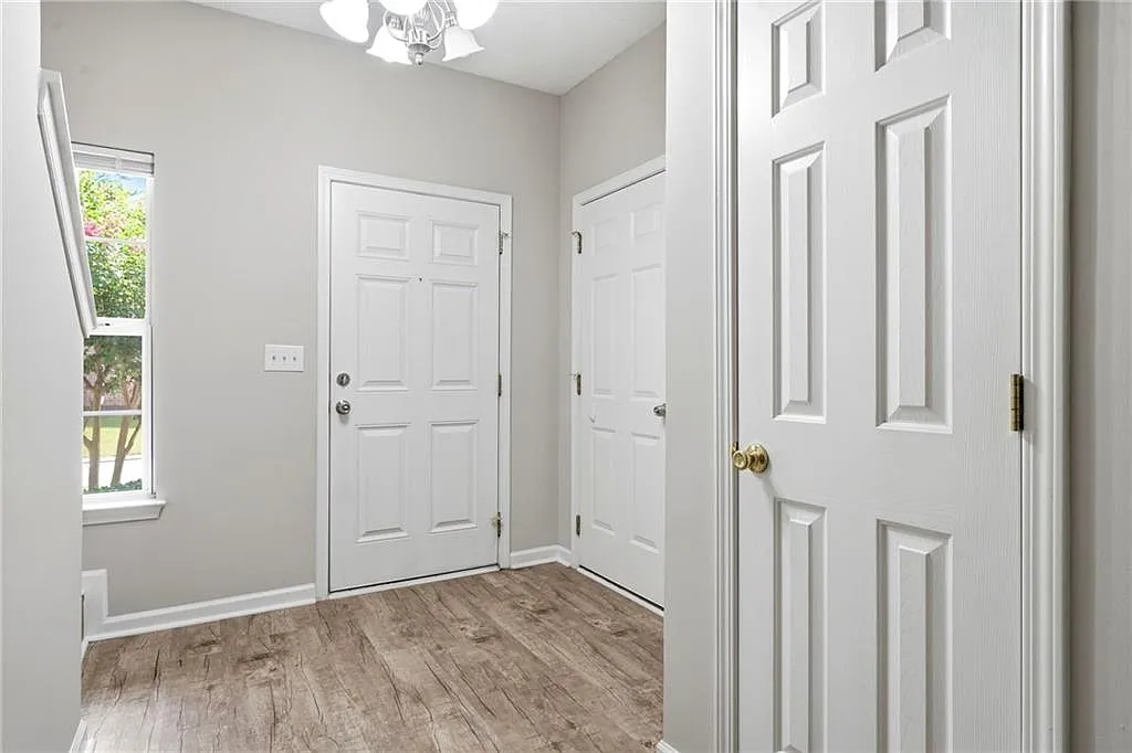 3 bed, 2.5 bath, 1550 sqft, $2,500 — Photo 3