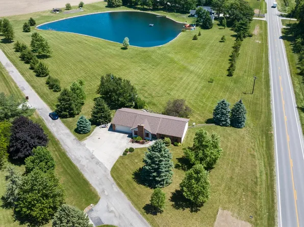 7637 E State Road 205 Rd, Churubusco, IN 46723