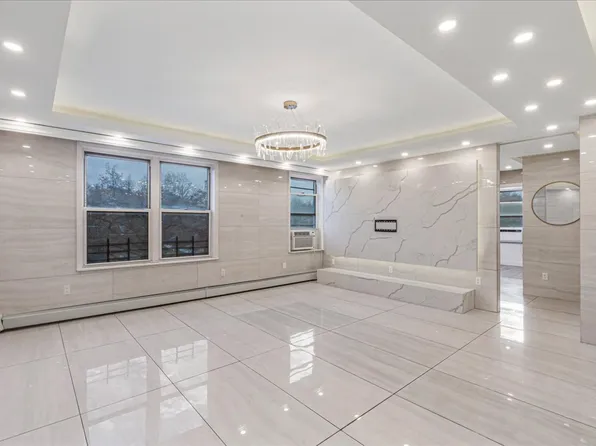 134-05 Dahlia Avenue image 4 of 12