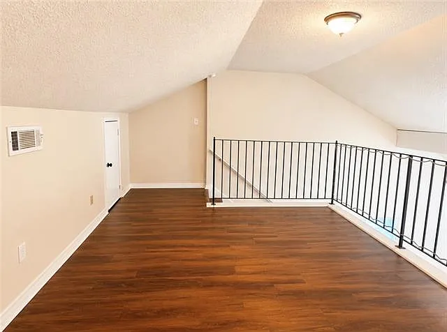 3324 Seine St #B — Photo 12