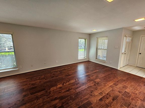 4th image of 812 Saint Paul Ct