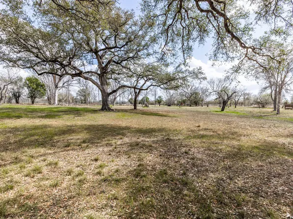 2071 E Us Highway 90, Seguin, TX 78155