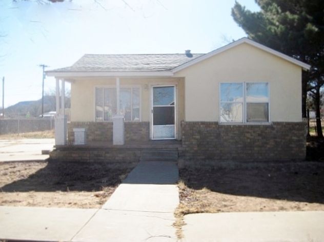 1st image of 906 E Hines Ave