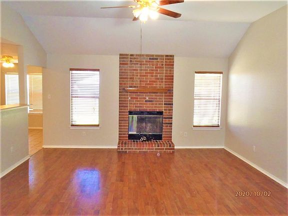 3rd image of 2716 Greenbriar Ct