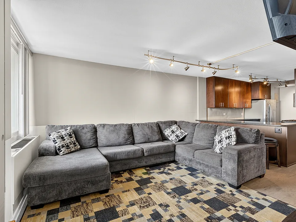604 S Washington Sq #2111