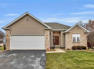 12 Danbury Ct, Warren, OH 44481