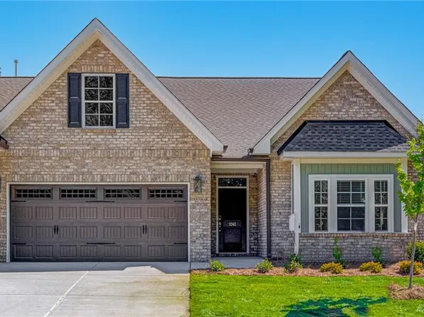 1061 Stowe St, Burlington, NC 27215