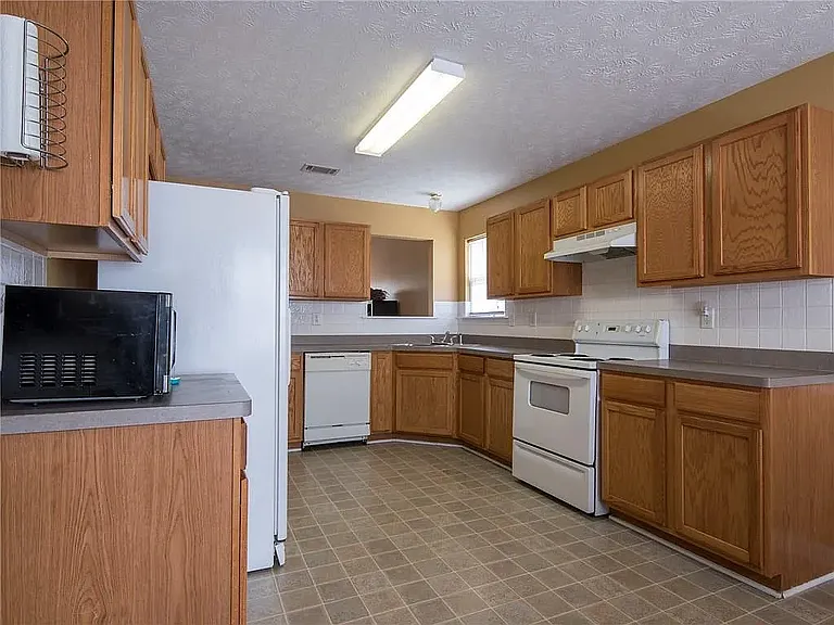 4363 Lock Ness Ln — Photo 9