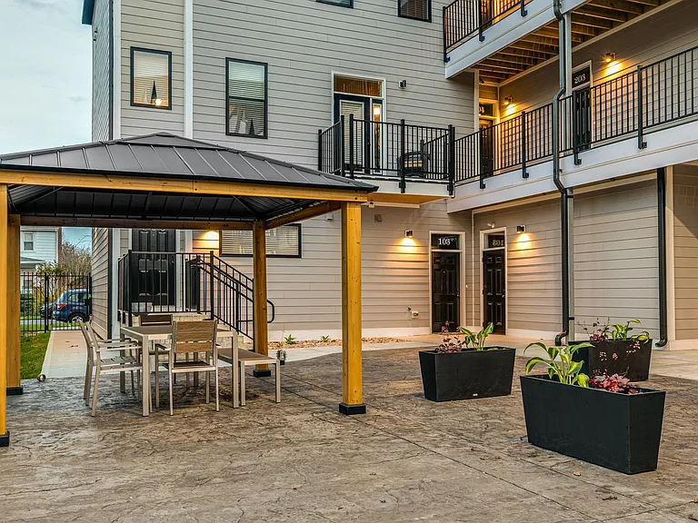 2910 Q St — Photo 12