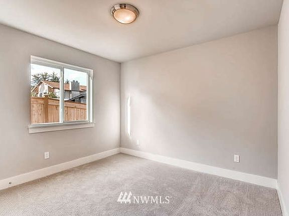 5th image of 16536 Linden Avenue N