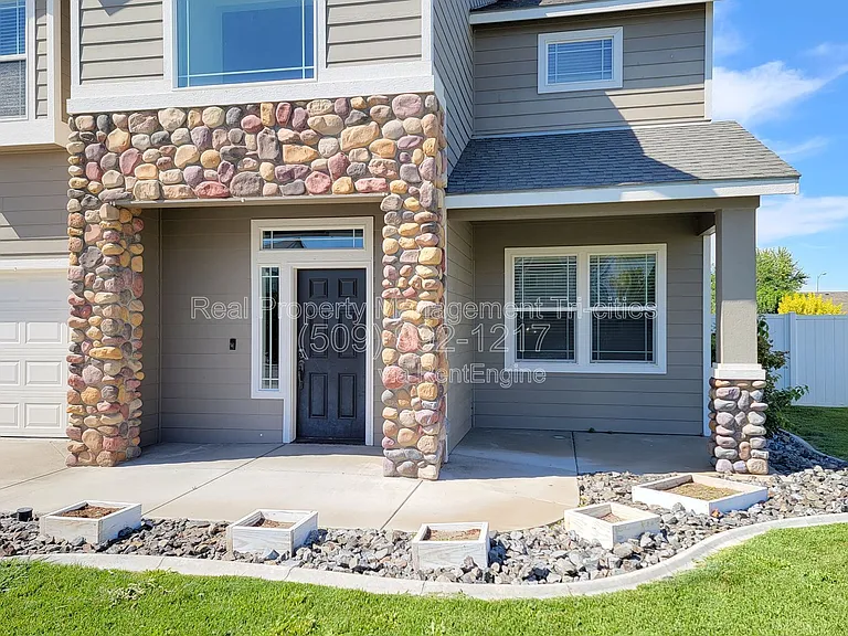 5017 Laredo Dr — Photo 2