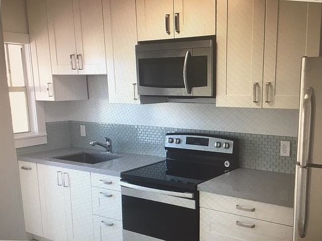 2nd image of 517 NE 2nd Ave #A