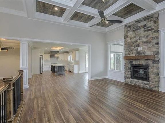 4th image of 4372 Aspen Dr