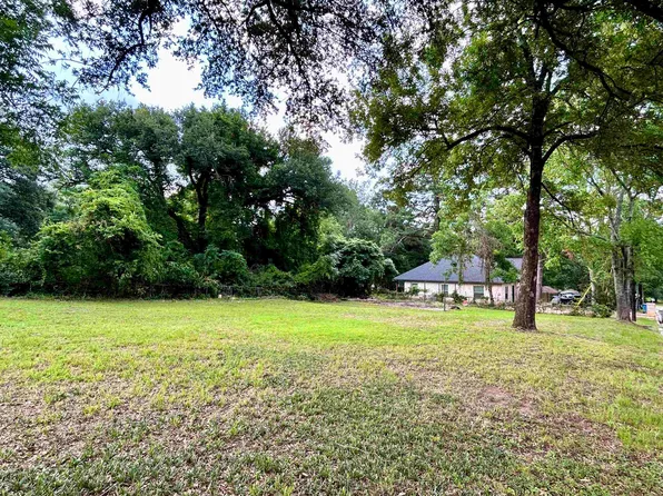 221 W Gay Ave, Gladewater, TX 75647