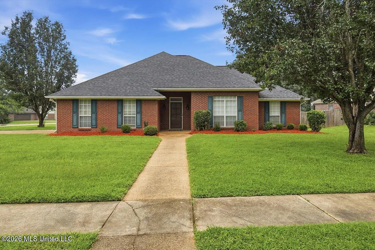 3 bed, 2.0 bath, 1660 sqft, $2,200 — Photo 1