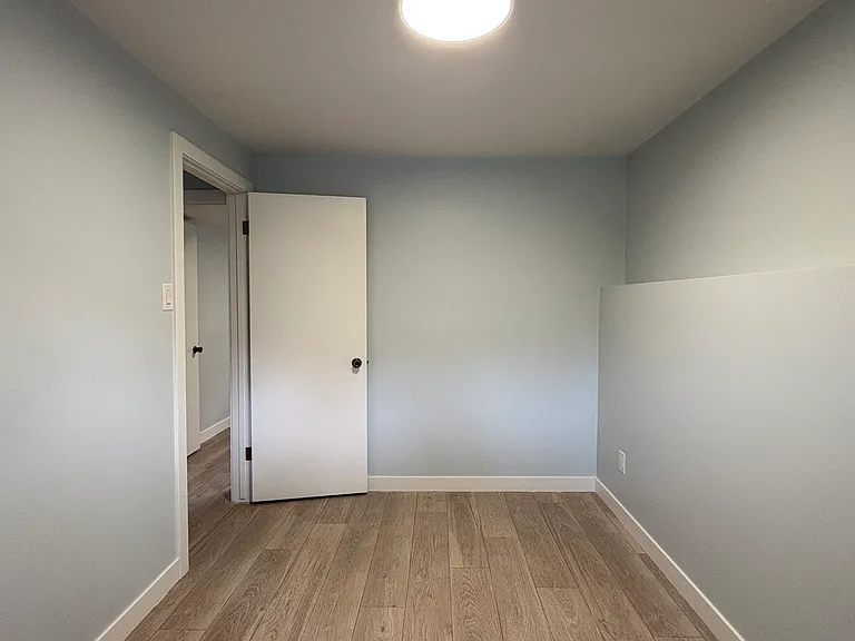 64 Riverton Ave — Photo 16