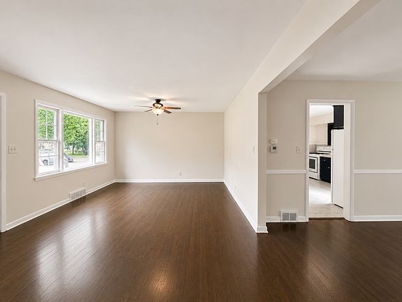 2nd image of 833 S Rogers Ave