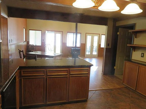 5th image of 120 Sprucewood Dr