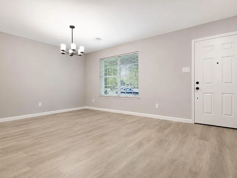 9506 Lasbury Dr — Photo 3