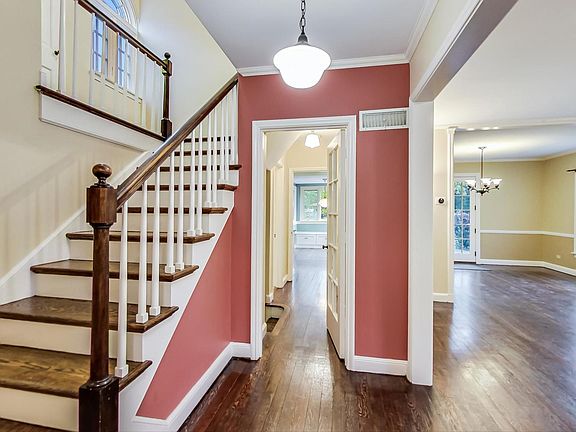 3rd image of 2029 N Nordica Ave
