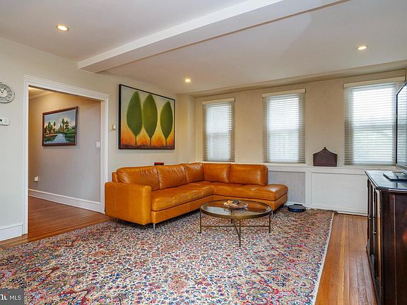 4th image of 1901 Walnut St APT 2E