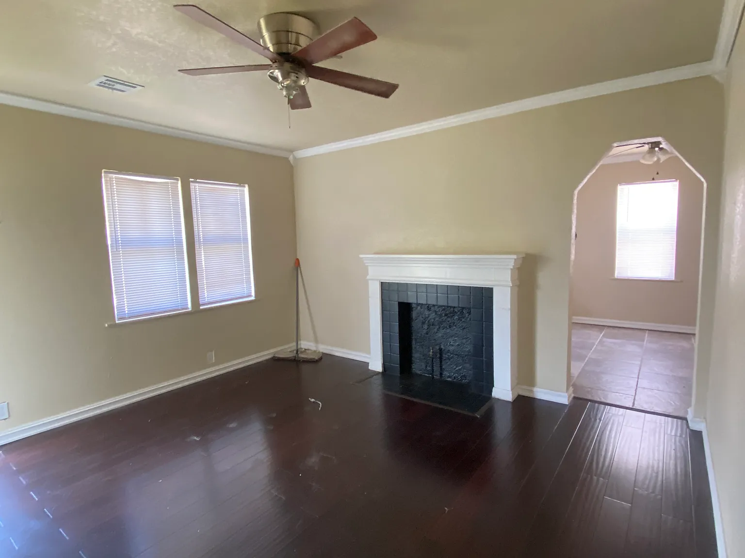 3 bed, 1015 sqft, $1,200 — Photo 2
