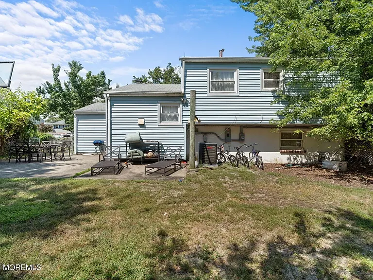 995 Hunt Dr — Photo 14