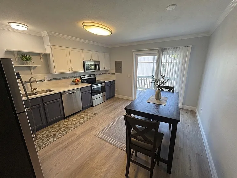 Photo has been ai'd but looks just like unit. Staging has been ai'd.