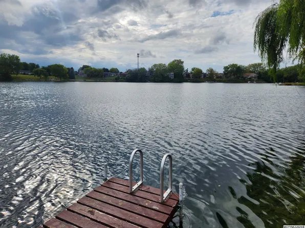 660 Briarstone Dr APT 5, Mason City, IA 50401