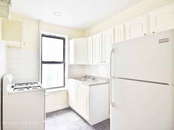 5th image of 2492 Adam C Powell Blvd #11