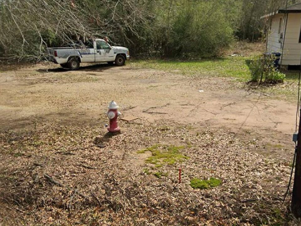 2nd image of 910 Lizzie Ln