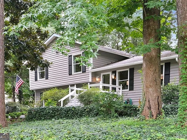 130 Cains Cove Dr — Photo 2