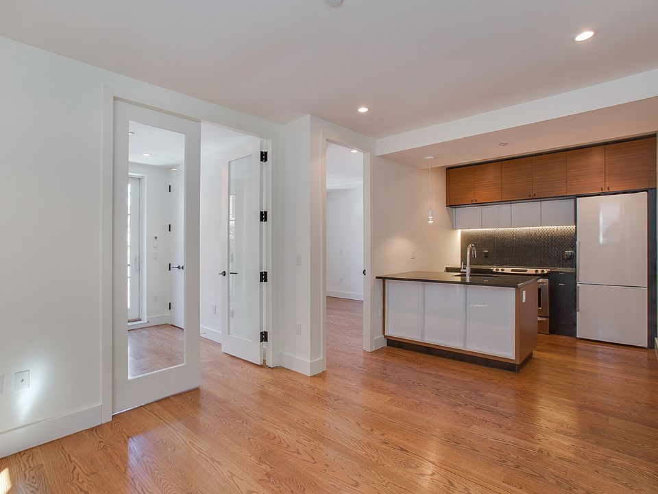 1st image of 194 Hawthorne St #2FF