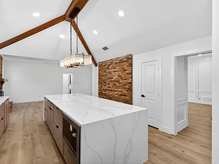 1213 Sycamore Dr — Photo 6