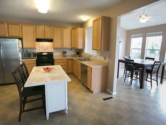 3rd image of 4843 Riverrock Way