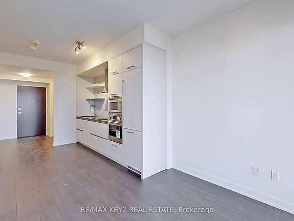 4th image of 2221 Yonge St #4210