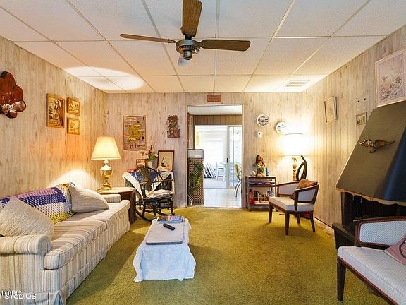 Image 2: 02_46106ElyAve_1_LivingRoom_LowRes