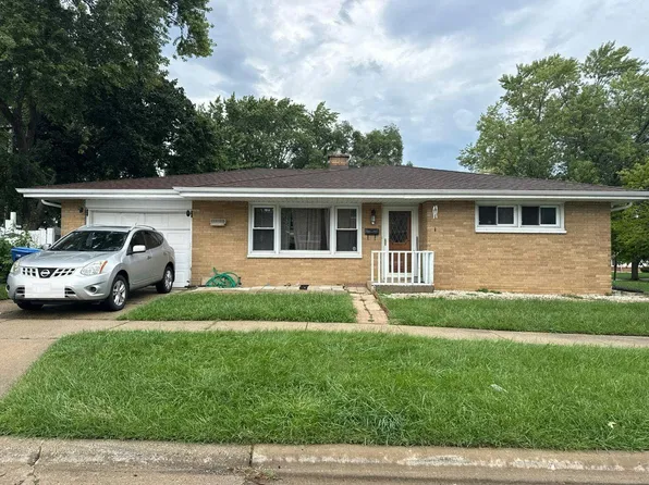 1100 Longview Rd, Waukegan, IL 60087