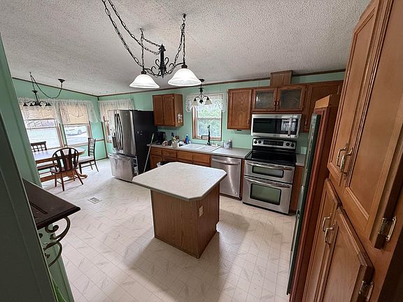 3rd image of 611 Opal Ave