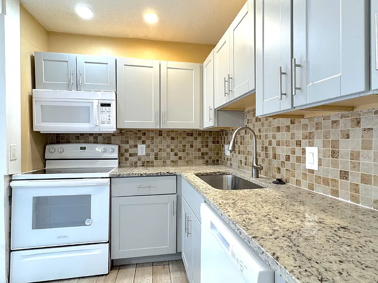 170 Kingston Ave #170 — Photo 6