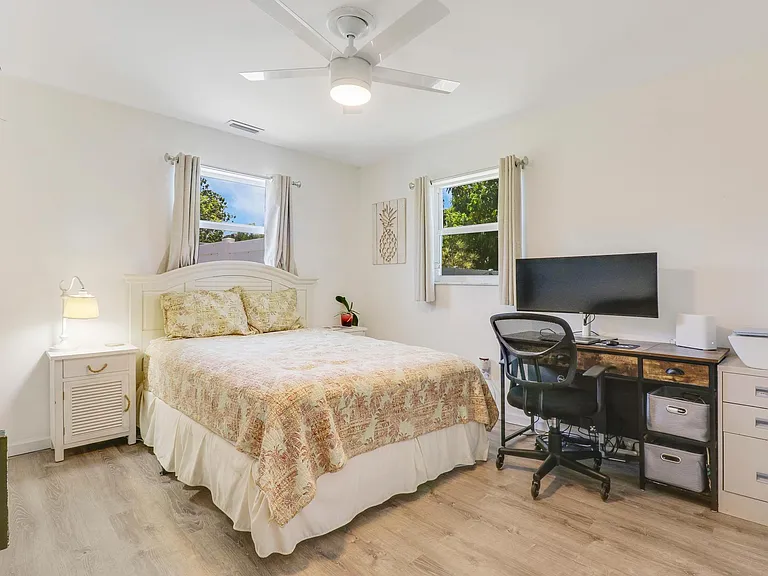 1302 SE Madison Ave — Photo 10