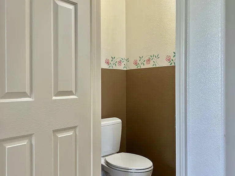 255 N Skyline Dr — Photo 16