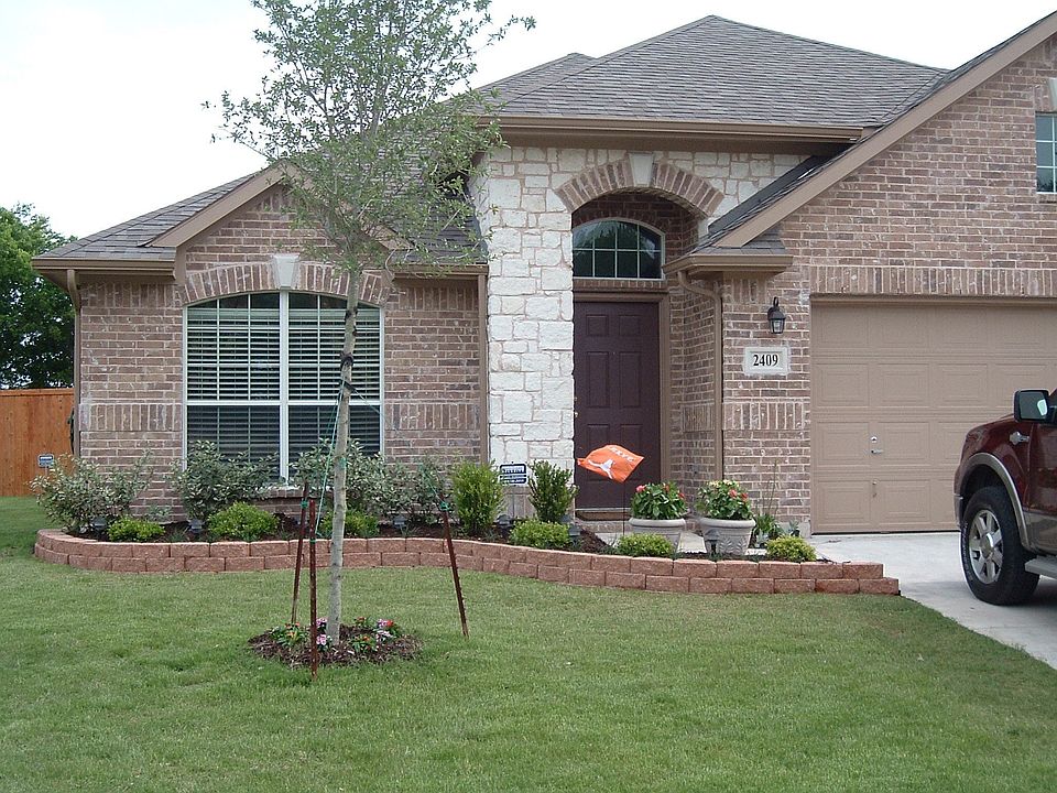 2nd image of 2409 Trinity Ln