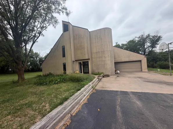 399 S Seneca Rd, Wellington, KS 67152