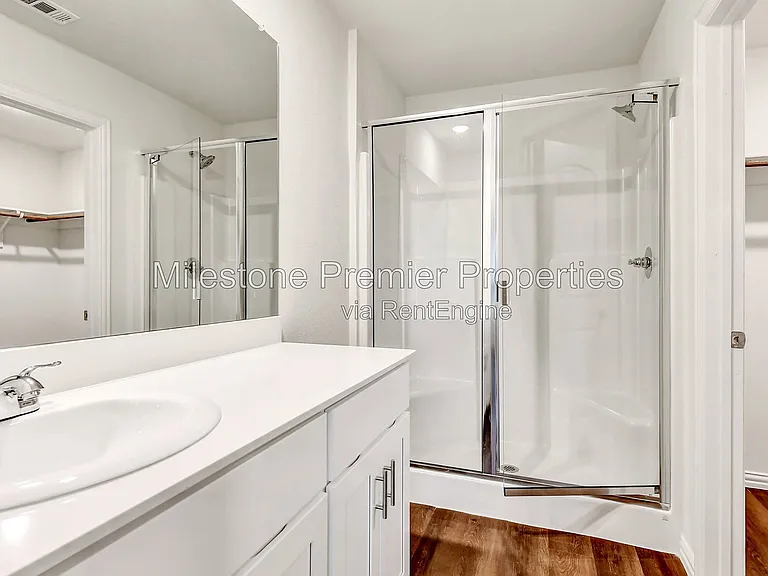 419 E Hull St — Photo 8